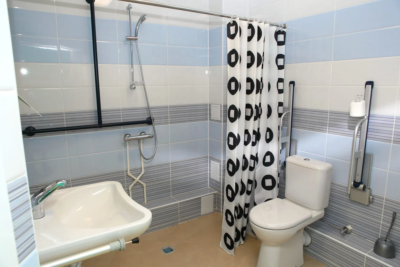 Оборудованный санузел в Клиническом Институте Мозга